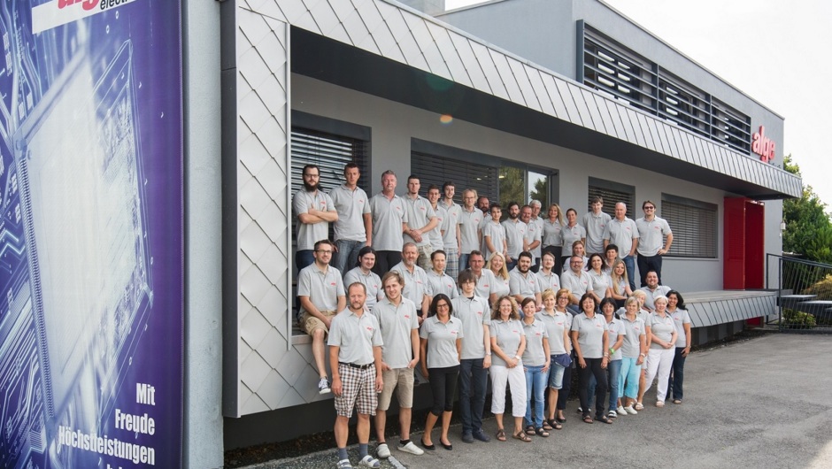 Teamfoto 1 - original - 1550 Pixel Teamfoto 1 - original - 1550 Pixel